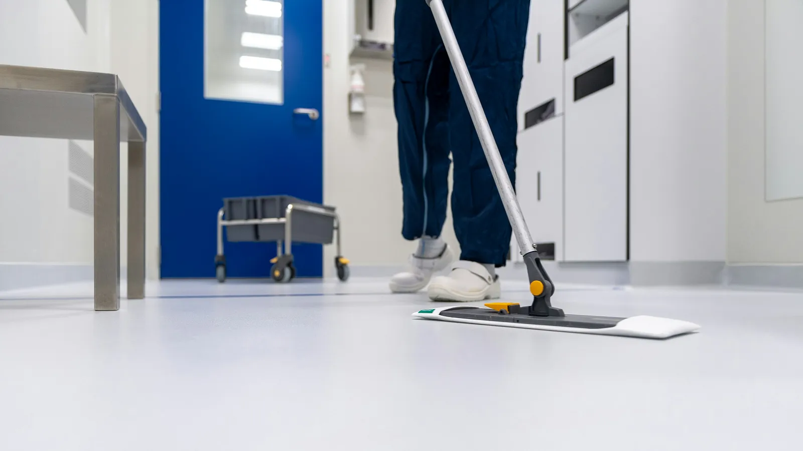 Illustration for the article Cleanroom Cleaning Explained: ISO 14644 Classes